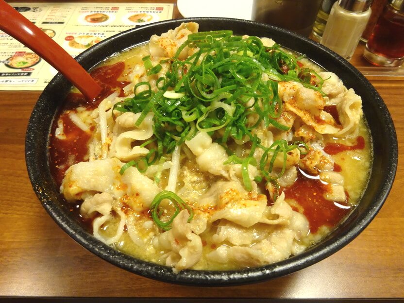 麺処若武者濃厚豚骨魚介辛肉味噌ラーメン全体画像