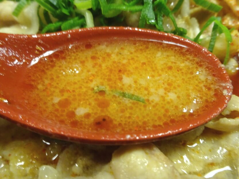 麺処若武者濃厚豚骨魚介辛肉味噌ラーメンスープ画像