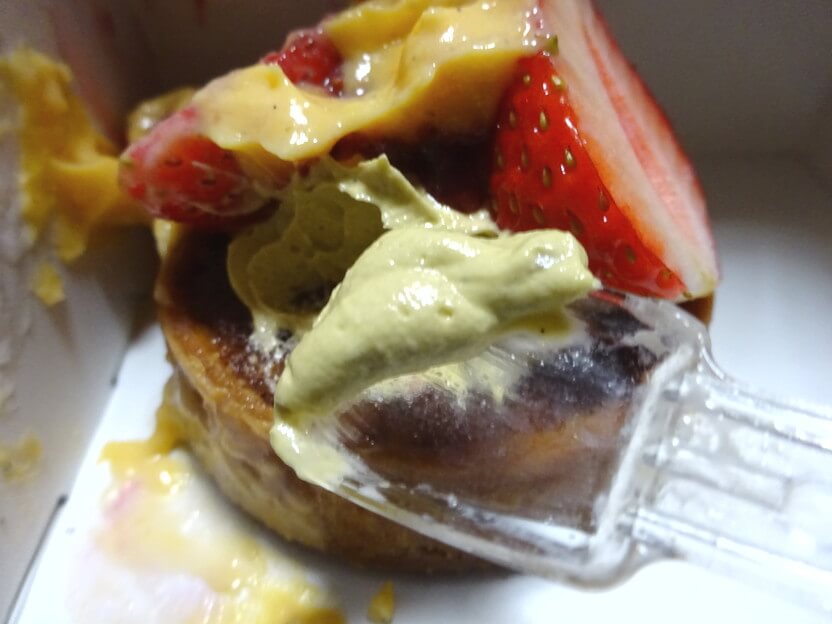 二本松市ケーキ屋パティスリールコネサンスいちごのタルトピスタチオのクリーム